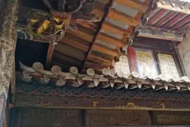 云南藏匿在深山的“豪宅”，建房用3.6斤黄金，独自居住77岁老人图片