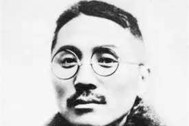 王亚樵路边救一被辱女孩，女孩谢恩后却拔出枪，王亚樵的反应奇绝图片