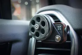 源自CHANEL、DIOR的香氛工艺！一款“放映机”车载香薰图片