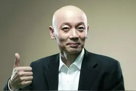 64岁葛优的3岁儿子疑被曝光，父子俩“爷孙辈”的年龄差引发关注图片