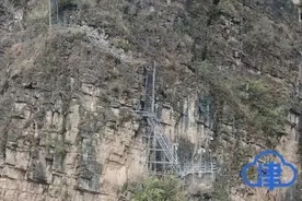 悬崖村的乡亲们都搬进城里了，村支书和这几户却留了下来图片