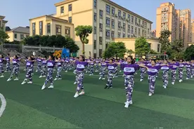 不务正业？女老师自创魔性课间舞，班主任唱rap、大学老师当“主播图片