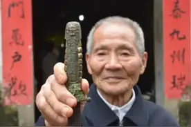 抗战老兵，把勋章深埋地下，35年后才敢挖出，提起日军仍嘴唇微颤图片