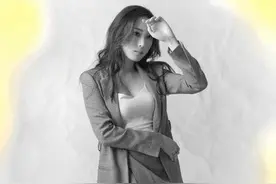 李丽珍22岁女儿罕露面，无袖背心秀出靓丽身材，颜值逆袭好惊艳图片