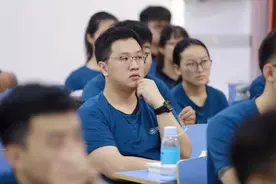 有种研究生叫“考得上，却上不起”，学费42.8万，普通家庭绕道走图片