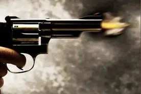 激烈枪战，1死5伤！津巴布韦执政党大佬也会被打劫图片