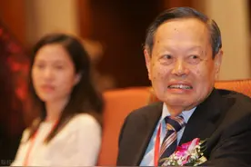 百岁老人杨振宁分享长寿秘诀：步行的好处，远超过我们的想象图片