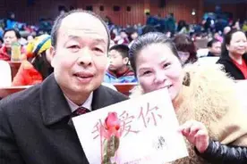 离婚3年后，湖南51岁中专学历阿姨抱走近1亿元现金图片