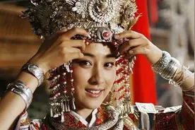 女匪首很狡猾，多次抓捕都扑空，为何有人喊一声，她就现身了图片