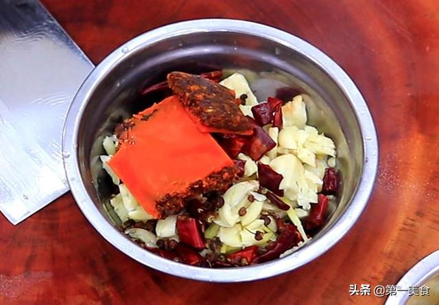 冒菜怎么做才好吃？原来诀窍这么简单，香辣过瘾，做一大锅不够吃