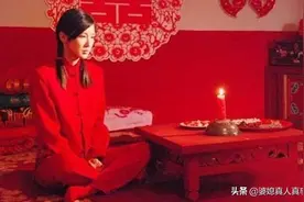 小姑子出嫁，哑巴嫂子不敢送亲，婆婆指指鸡窝，嫂子含泪爬上婚车图片