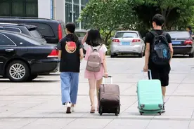 大一新生开学，可不是“搬家”，带这5样东西就够啦图片