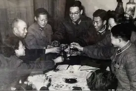 酒神将军许世友，常言“戒饭可以，戒酒不行”，去世后白酒陪葬图片