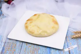 爆浆榴莲芝士饼色泽金黄表皮酥脆图片