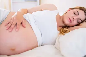 孕期孕妈睡觉时，频繁出现这3种症状，是在暗示胎儿不舒服图片