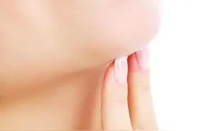 脖子老是长痘痘怎么办 身体长痘原因图片