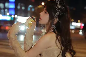 “我穿裙子，在公共场所被摸了”图片