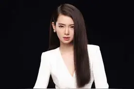 戚哥霸气十足，穿着“尿不湿”就上来了吗？网友：韩国味道真浓图片