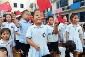 兴国县第三幼儿园：童心迎国庆 满满爱国情图片