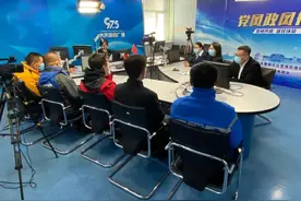 快递包裹未按规定上门投递？驿站网点少，排队取件时间长？回应来啦图片