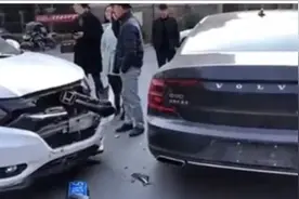 当本田追尾沃尔沃S90，谁是"纸糊车"，一目了然！图片