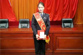 钦州公安英模风采 | 甘当绿叶写春秋 ——记灵山县公安局情报中心教导员吴晓雁同志先进事迹图片