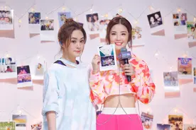 Twins20周年庆生会，阿Sa穿露脐装秀蚂蚁腰，阿娇瘦回颜值巅峰图片