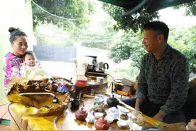 河南放牛娃身价过亿，携带妻儿隐居深山，看把日子过成了啥样子图片