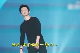 李健演唱《我要你》太会撩妹了，台下姑娘们太疯狂，拉都拉不住了视频封面