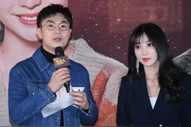 大鹏投资1800万为柳岩拍了一部电影《煎饼侠》，结果赚了15个亿图片