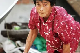 “爬行妈妈”一年被家暴70次，忍了一辈子，借账供养女上大学图片