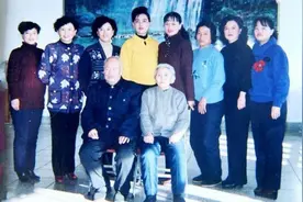 那对连生8个女儿，被全村嘲讽“绝户”的夫妻，现在过得如何？图片