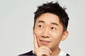 杨迪妈妈实红热搜代言两手抓，明星开启拼妈时代，妈妈们请出道图片