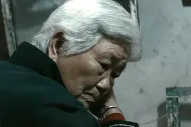 喜丧：老人被逼而死，儿女却大摆宴席，是教育缺失还是人心向恶？图片