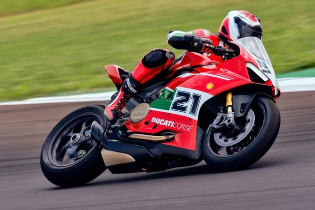 杜卡迪推出Panigale V2特别版，纪念“最强油漆工”夺冠20周年