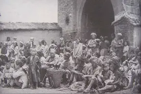 你知道观音土吗？民国25年四川饥荒，饥民抢观音土把山都挖塌了图片