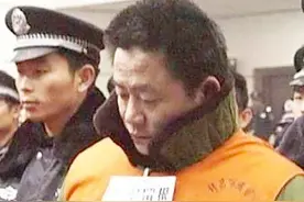 2003年，郑州黑帮“教父”宋留根被抓，缴枪支10多把，子弹2400发图片