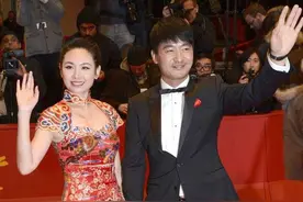 程莉莎身材好又敢穿，镂空旗袍连衣裙撑得饱满，气质优雅贵气图片