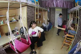 大学生的“攀比心”有多强，女生宿舍这一幕，引网友共鸣：太真实图片