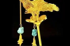 老太太带祖传金钗去鉴定，看到这五个字，专家惊呼：你父亲是何人图片