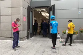 认衣冠不认人？北京SKP不让外卖员进商场引争议图片