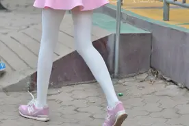 白丝袜弊端很多，为何Coser还是要穿，这些原因让她们非穿不可图片