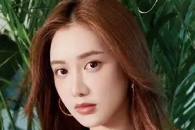 湖人开拓者直播，美女主播美娜腿环引热议，球迷：为什么这么穿？图片