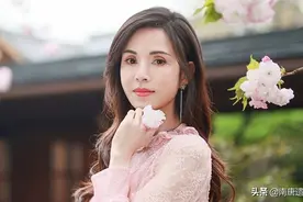 同样年过50，小龙女和郭芙近照差距大，一个优雅老去一个整容失败图片