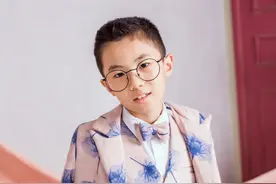 王嘉桢：《感恩大地》/吉狄马加图片