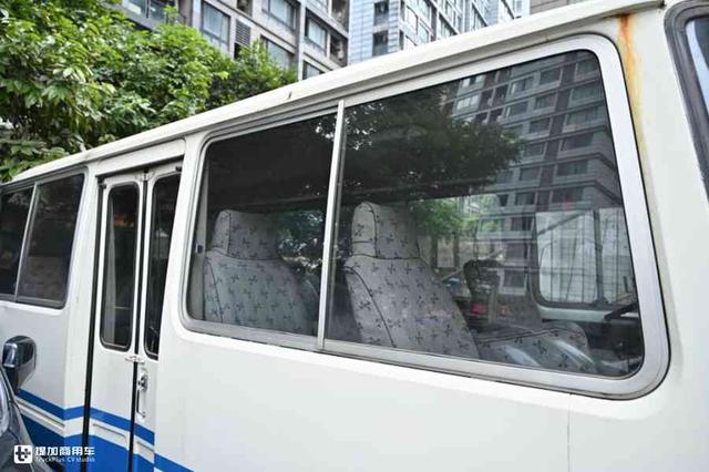 日系中巴经典车型，平顶二代丰田考斯特还记得吗？现在相当少见了