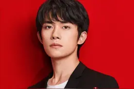 易烊千玺成为阿玛尼全球代言人，丢了阿迪不要紧，有的是大牌宠爱图片