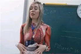 “一切为了孩子”，外国一女老师穿人体器官服上课，值得敬佩图片