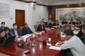 静海区委书记蔺雪峰与北京铁路局集团客人座谈交流 科学谋划铁路交通路网 助推区域经济高质量发展图片