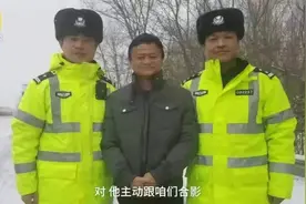 同样是C位，清华大学毕业的小撒站的很好图片